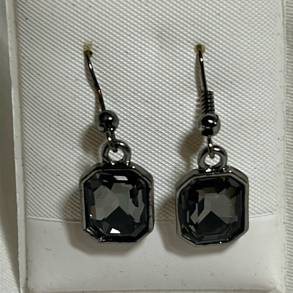 New dangling dark grey earrings.
